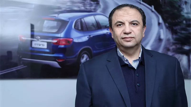 خالد سعد: نقص الإمدادات وتقلبات العملة يضعان سوق السيارات في 