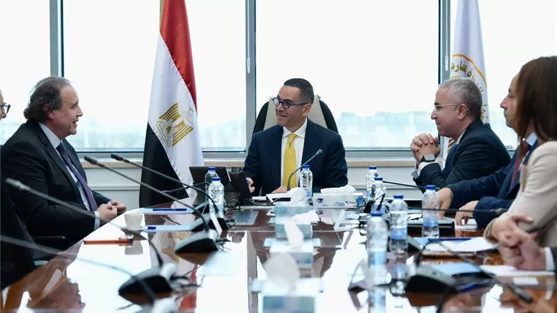 وزير الاستثمار يستعرض خطط Brandix السيريلانكية للتوسع في صناعة الملابس داخل مصر
