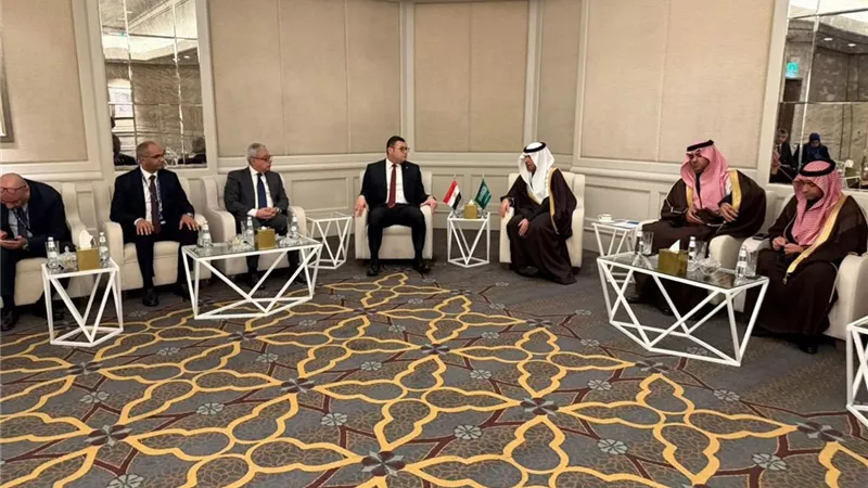  وزير الإسكان يبحث مع وزير البلديات والإسكان السعودي التعاون المشترك