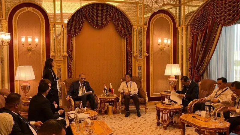 وزير العمل يبحث مع نظيره الفلبيني تنظيم أوضاع العمالة وتعزيز التعاون المشترك
