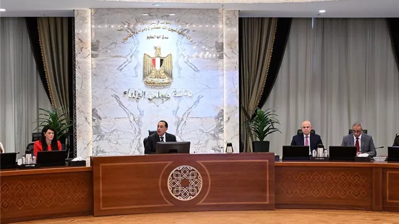 رئيس الوزراء يتابع تنفيذ المرحلة الأولى ويستعد لإطلاق الثانية لمبادرة 