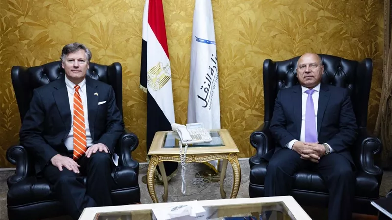 مصر تدعو الشركات الأمريكية لاستثمار جديد في النقل والصناعة وتفتح أبواب إدارة المحطات البحرية