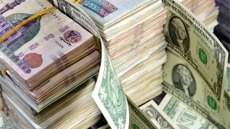 تراجع متوسط سعر الجنيه مقابل الدولار في البنوك بنحو 9 قروش