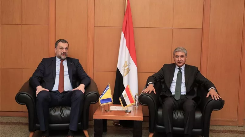 وزير السياحة يلتقي نظيره البوسني لتعزيز التعاون السياحي والأثري المشترك