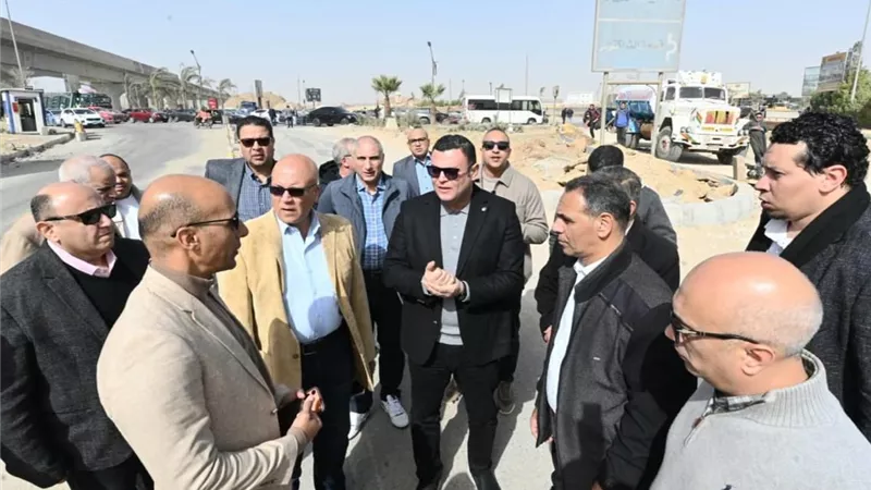 وزير الإسكان يتفقد أعمال تطوير ورفع كفاءة الطرق بمدينة حدائق أكتوبر