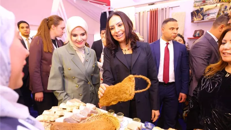 وزيرة التضامن تتفقد معرض «ديارنا».. 200 عارض وعودة قوية للحرف التراثية في سيتي ستارز