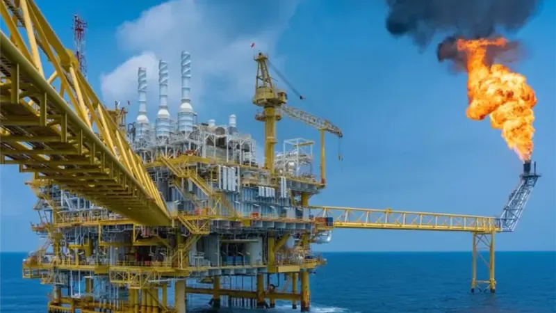 أسعار النفط العالمية تهبط لأقل من 75 دولارًا للبرميل.. خام برنت يسجل أكبر تراجع منذ أشهر