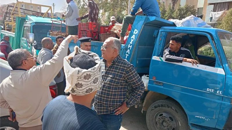حملة مكبرة لرفع الإشغالات وإزالة التعديات بمدينة الشروق