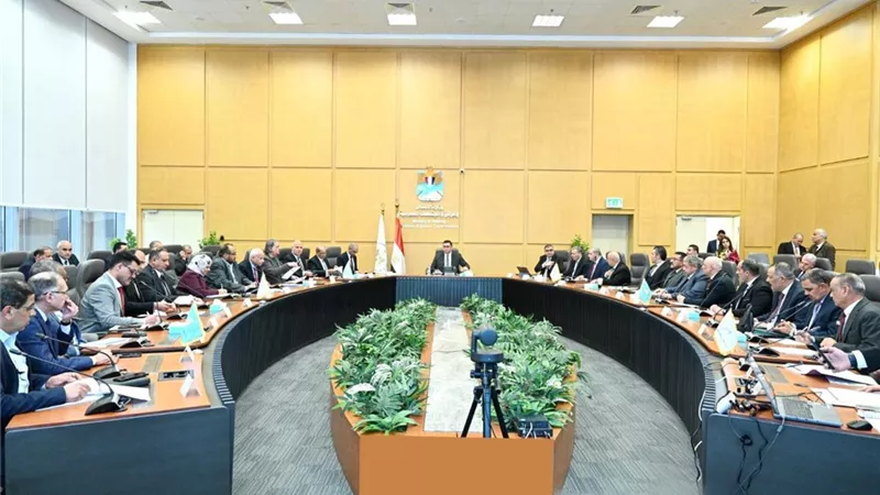 وزير الإسكان يوجه بحزمة من التكليفات لتطوير الأداء وتعظيم إيرادات الشركة القابضة للمياه
