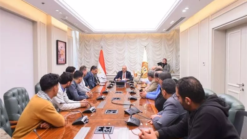 وزير العمل يقود مفاوضة جماعية ناجحة وينهي إضراب عمال «جيد تكستايل إيجيبت» بالعاشر من رمضان
