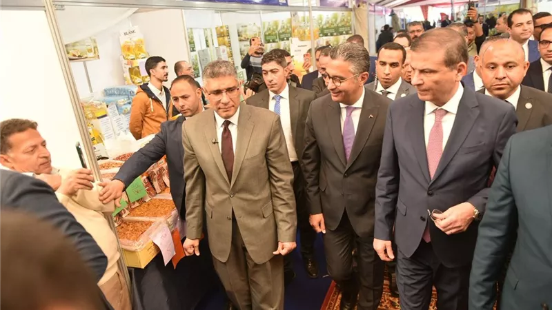 وزيرا التموين والزراعة ومحافظ الجيزة يفتتحون ٢٥ معرض وشادر 