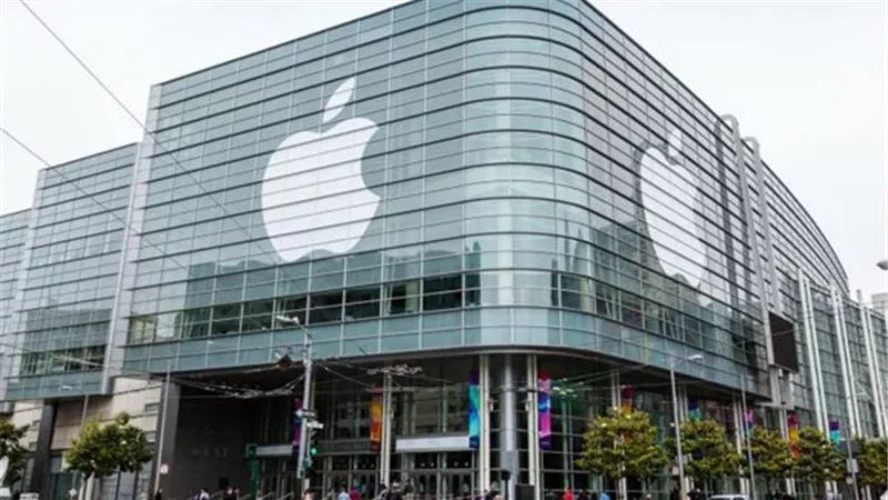 تأجيل جديد لتحديث سيري.. أبل تواجه تحديات دمج الذكاء الاصطناعي في iOS