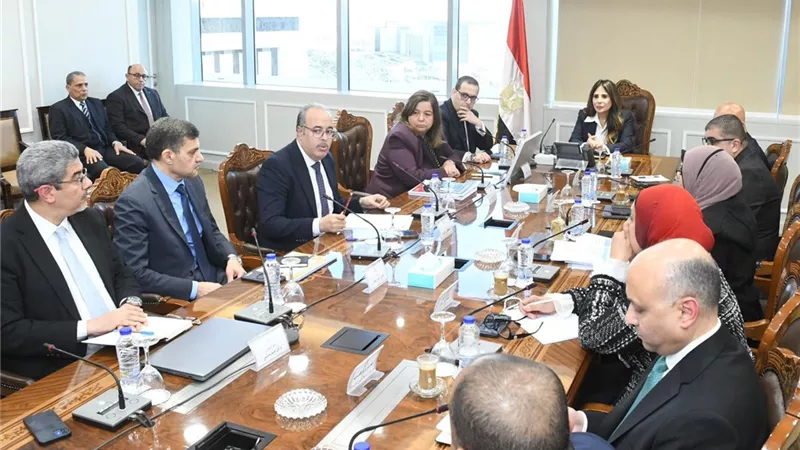 وزيرة الإسكان تُتابع موقف 
