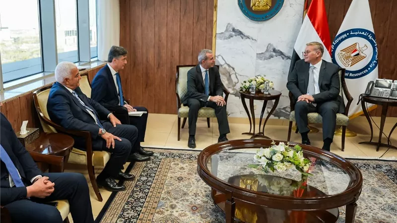 وزير البترول يتابع مع مسئولي إيني الإيطالية خطط زيادة الإنتاج وربط الحقول القبرصية