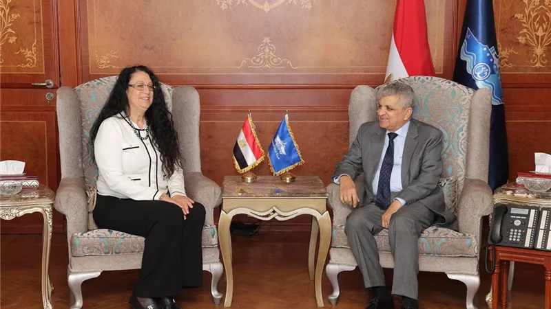 أسامة ربيع يبحث مع 