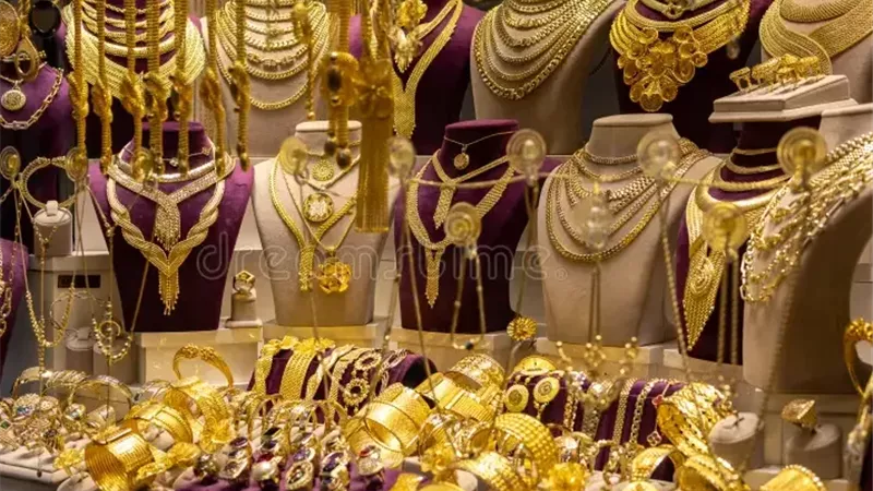 تراجع طفيف يسيطر على أسعار الذهب في مصر.. عيار 21 بـ 6950 جنيه