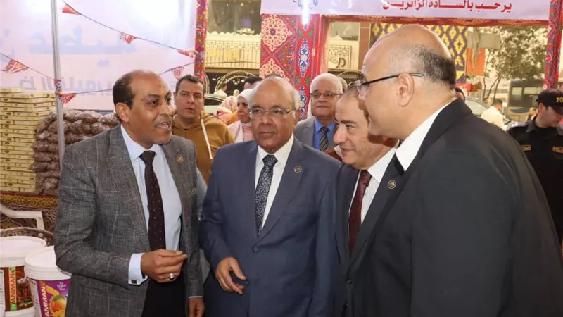 محافظ القليوبية يفتتح معرض «أهلاً رمضان» بأسعار مخفضة بميدان المؤسسة بالقليوبية