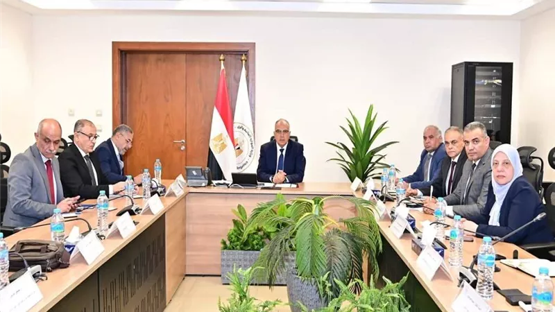 وزير الري: إدارة متواصلة للموقف المائي لضمان تلبية احتياجات المواطنين رغم موجة الحرارة والندرة المائية