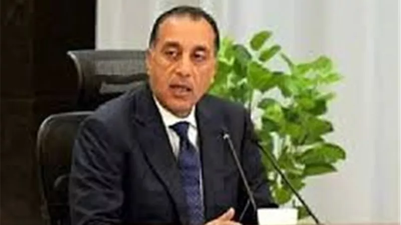 رئيس الوزراء يتابع مع وزير البترول موقف الاحتياطيات النفطية وضمان انتظام الإمدادات