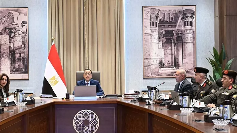 رئيس الوزراء يستعرض المشروعات الجاري تنفيذها بمحافظة القاهرة بالتنسيق مع الهيئة الهندسية