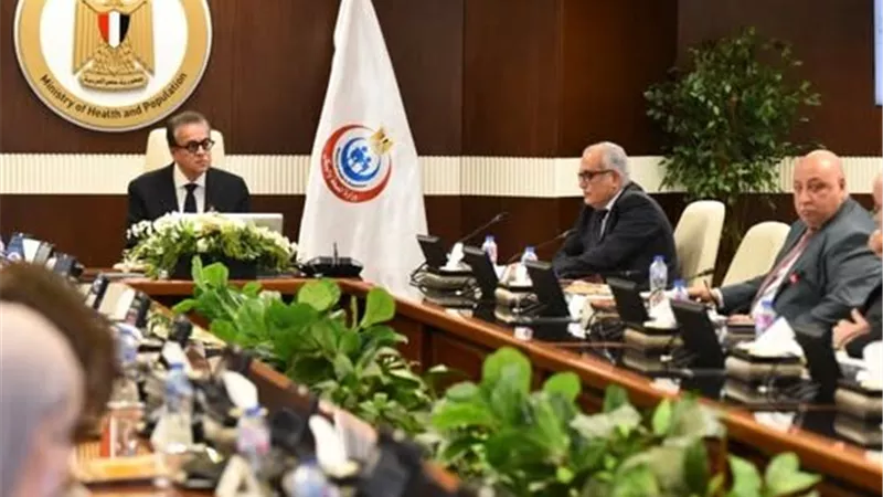 وزير الصحة يبحث آليات دعم الموازنة وتحقيق الاستدامة المالية لتعزيز جودة الخدمات الطبية