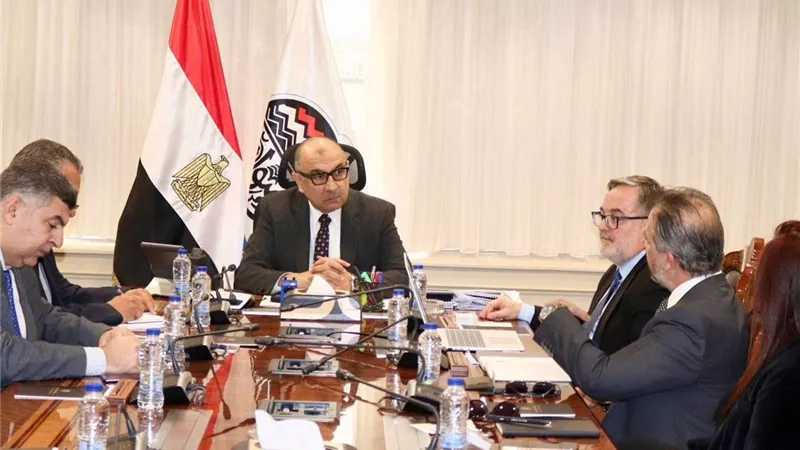محمد شيمي يبحث مع شركة إسبانية تنفيذ مشروعات بيئية لتعزيز التنافسية الدولية