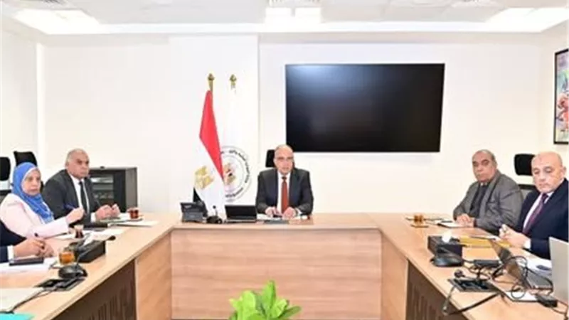 سويلم يوجه أجهزة مصلحة الرى المعنية بإدارة الموقف المائي بكفاءة مع ارتفاع الاستهلاك بمصر