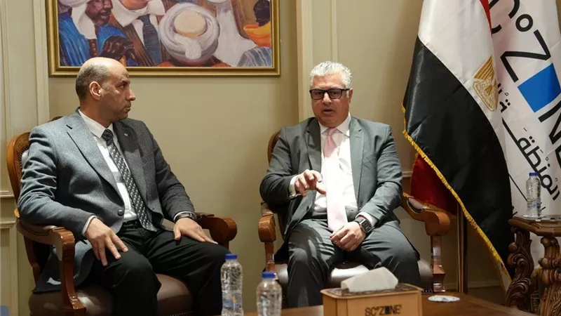 رئيس اقتصادية قناة السويس يستقبل وزير العمل لبحث التعاون والتكامل بين الجانبين