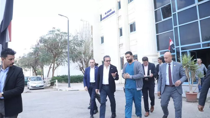 جولة مفاجئة لوزير الصحة بمستشفى السلام وإحالة المدير للتحقيق 