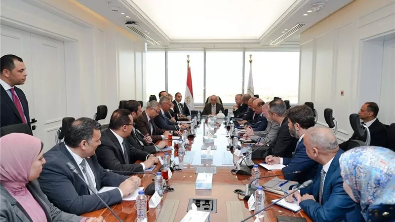 وزير الاستثمار يقود تنسيقًا بين 5 جهات لتعزيز الربط الإلكتروني لخدمات المستثمرين