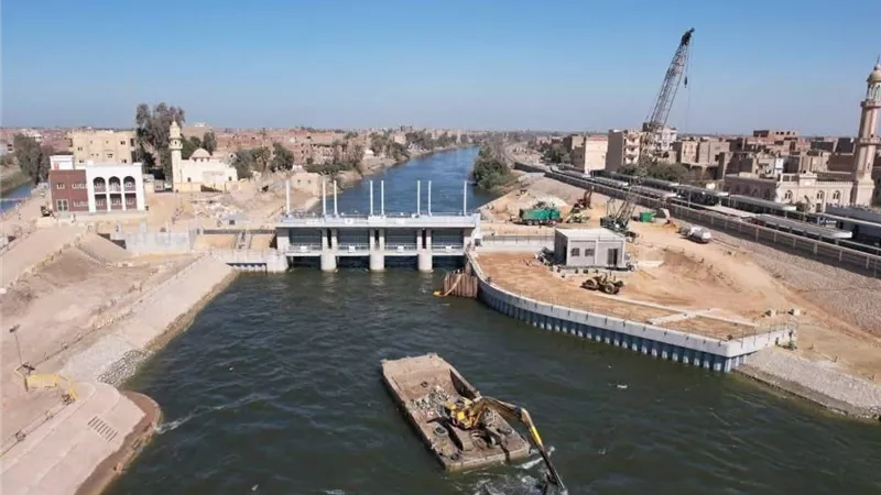 وزير الموارد المائية يتابع الترتيبات النهائية لتشغيل مجموعة قناطر ديروط لتحسين  عملية الري بالصعيد