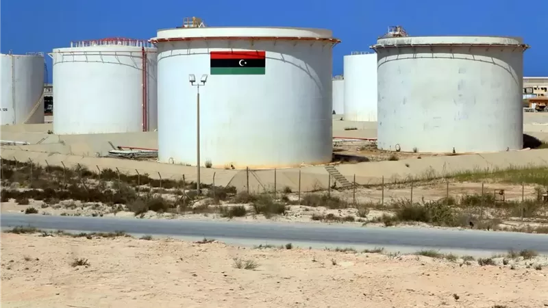 ليبيا تكسر صمت 3 سنوات وتستأنف إنتاج النفط بحقل سيناون العملاق