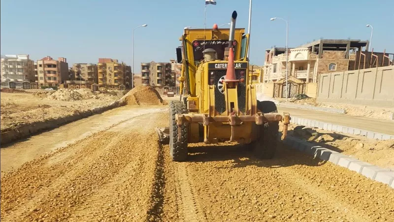 رئيس جهاز مدينة بنى سويف الجديدة يتابع تنفيذ أعمال تطوير ورفع كفاءة بعض الطرق 