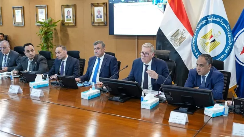 وزير البترول يعتمد الموازنات الاستثمارية لشركتي التعاون وأسيوط للتكرير