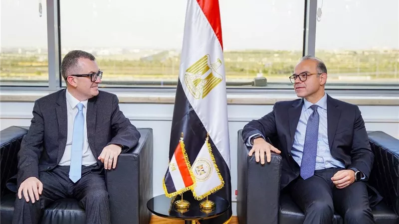 وزيرا التخطيط والاستثمار يبحثان تحديث آليات قياس الادخار القومي