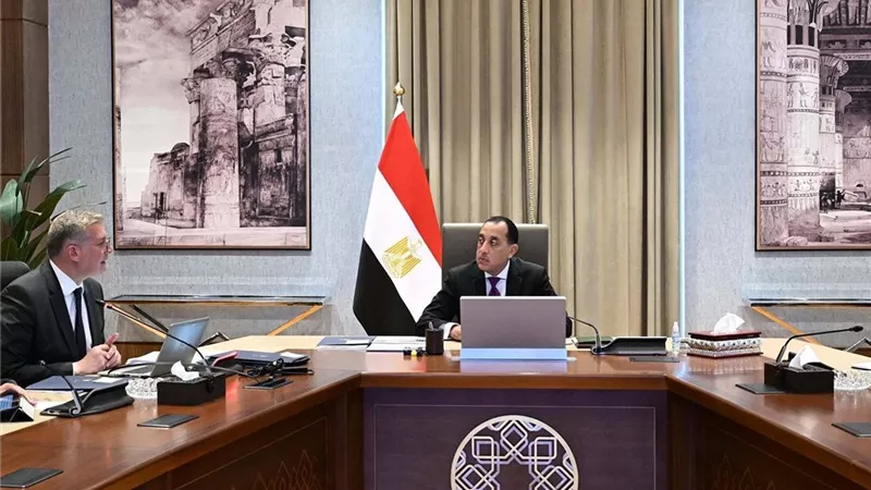 رئيس الوزراء يستعرض استعدادات مؤتمر 