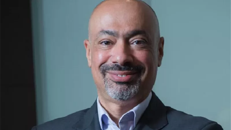 حاتم دويدار يتنحى عن منصب رئيس تنفيذي لمجموعة &e الإماراتية