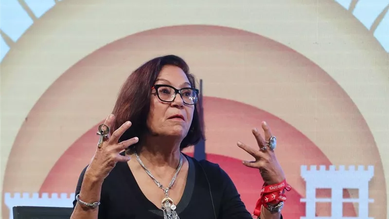 بين اللارنج والذهب.. أسرار خفية تلخص قصة نجاح مصممة المجوهرات عزة فهمي