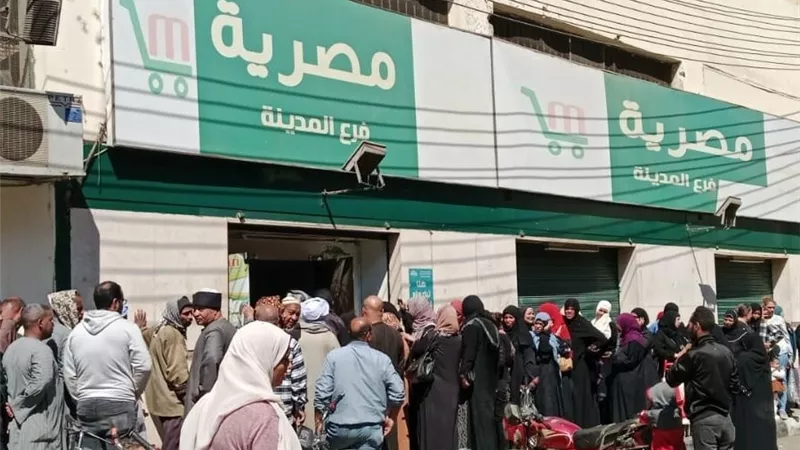 وداعاً للزحام.. مواعيد مسائية لضمان جودة خدمات التموين بالأقصر في رمضان