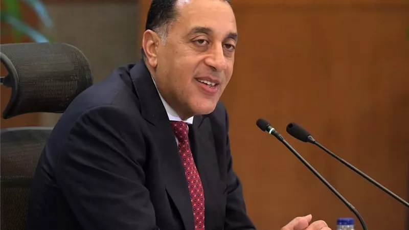 مدبولي: تشجيع وتحفيز المستثمرين المصريين لزيادة وتوسيع نطاق استثماراتهم في القارة الأفريقية
