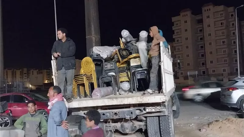 حملة مكبرة لرفع الإشغالات وغلق المحلات بالتجمع الثالث بالقاهرة الجديدة 
