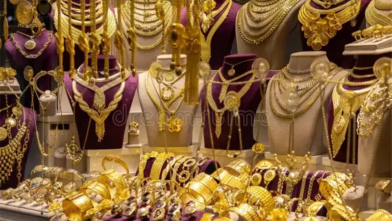 أسعار الذهب اليوم في مصر تتراجع بضغط من هبوط الدولار