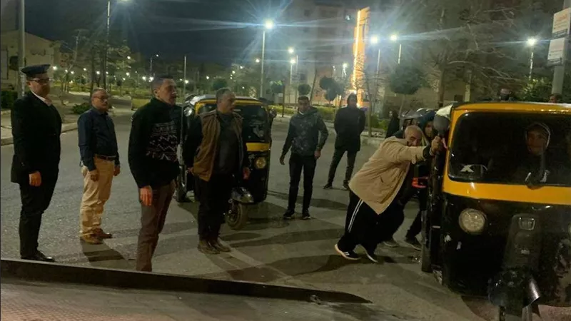 حملة لرفع الإشغالات وفرض الإنضباط بمدينة حدائق أكتوبر