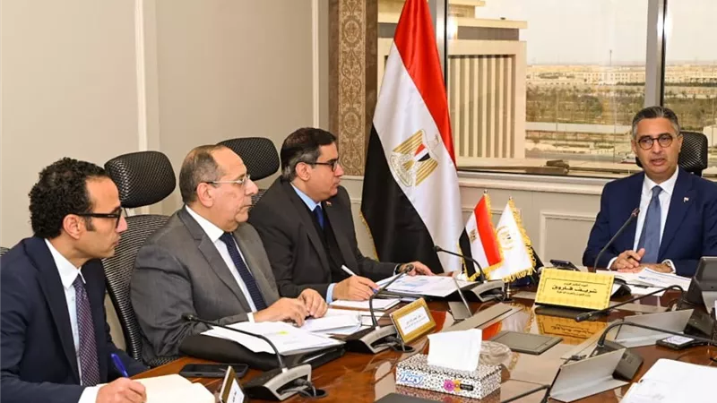 وزير التموين يوجه «القابضة الغذائية» بتوفير احتياطيات سلعية لفترات طويلة لمواجهة التحديات
