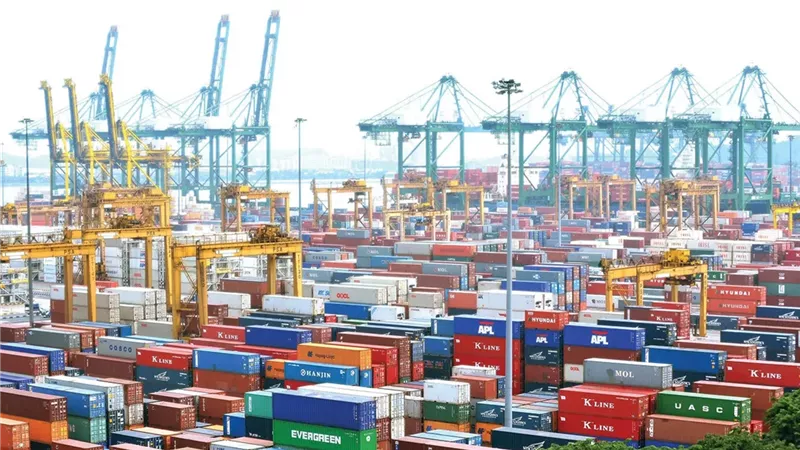 القابضة للنقل البحري والبري تستحوذ على 36.28% من 