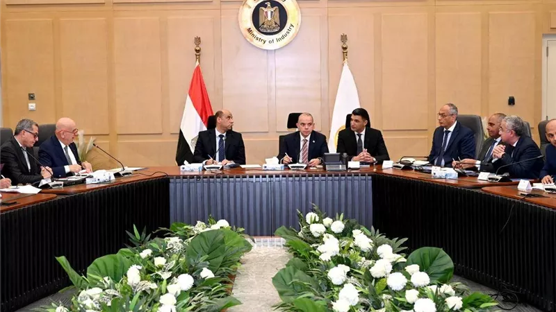 وزراء الاستثمار والتجارة الخارجية والصناعة والعمل يلتقون أعضاء المجلس التصديري للملابس الجاهزة
