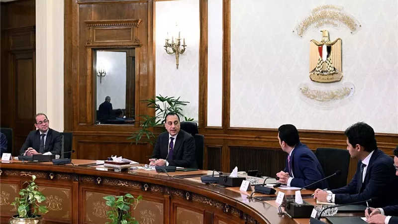 رئيس الوزراء يتابع نشاط عمل شركة 