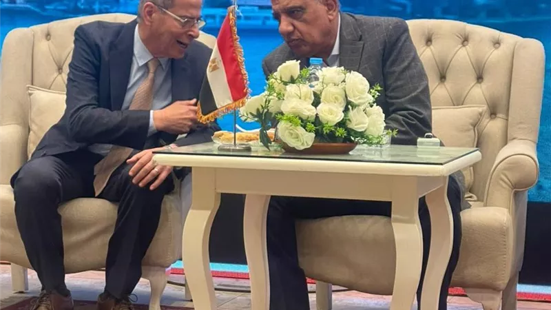 وزير الكهرباء يطمن المصريين: الشبكة مستقرة ومفيش أي داعي للقلق رغم انقطاع الغاز القادم