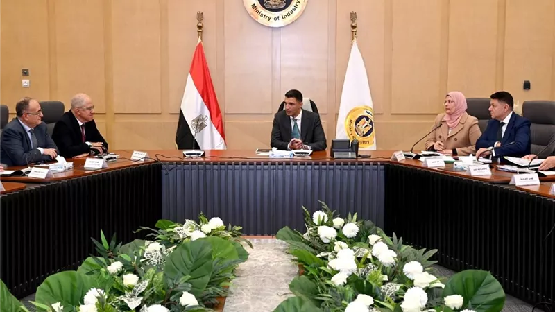 وزير الصناعة: مهلة زمنية لتقنين أوضاع مستثمري شق الثعبان