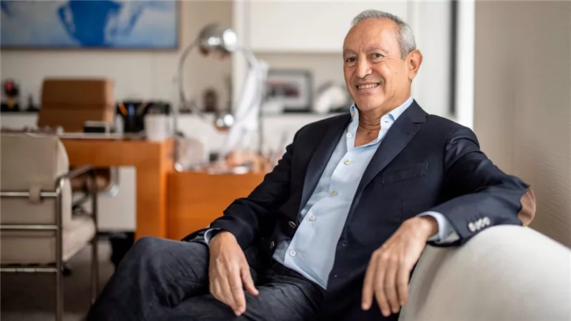 «أديداس» ترشح ناصف ساويرس لرئاسة مجلس الإدارة وتُمدد عقد الرئيس التنفيذي